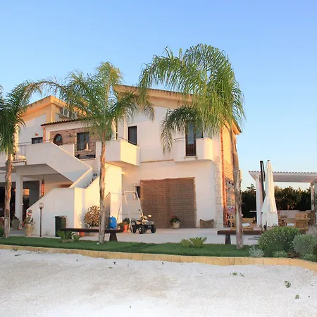 I Giardini Di Elencosta Bed and Breakfast 4*