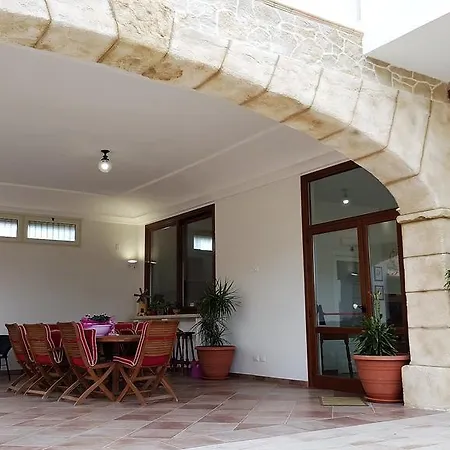 Bed & Breakfast I Giardini Di Elencosta 3*